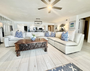6770 Ridgewood Avenue - Photo Thumbnail 11