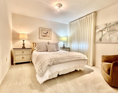6770 Ridgewood Avenue - Photo Thumbnail 21