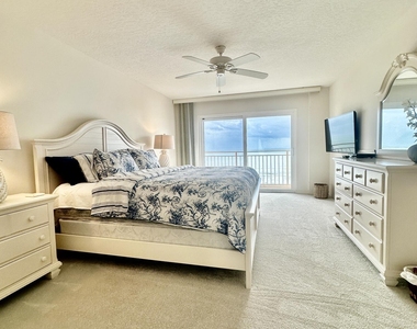 6770 Ridgewood Avenue - Photo Thumbnail 13