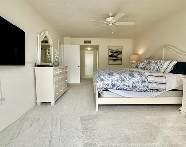6770 Ridgewood Avenue - Photo Thumbnail 15