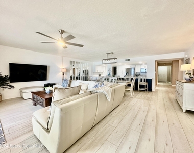 6770 Ridgewood Avenue - Photo Thumbnail 9