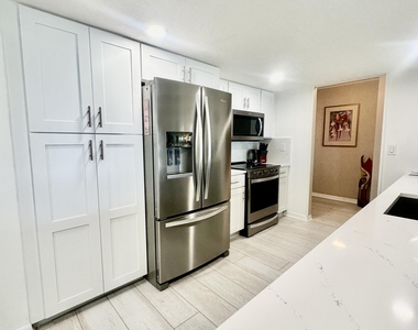 6770 Ridgewood Avenue - Photo Thumbnail 7