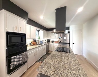 13914 Swiss Hill Drive - Photo Thumbnail 2