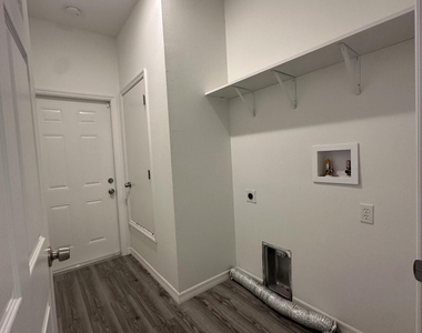 466 Tobias Street Se - Photo Thumbnail 9