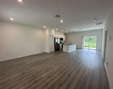466 Tobias Street Se - Photo Thumbnail 1