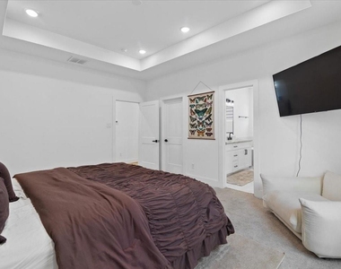 3026 Live Oak Street - Photo Thumbnail 15