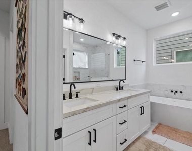3026 Live Oak Street - Photo Thumbnail 16