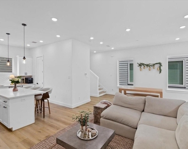 3026 Live Oak Street - Photo Thumbnail 10
