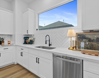 3026 Live Oak Street - Photo Thumbnail 7
