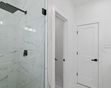 3026 Live Oak Street - Photo Thumbnail 17