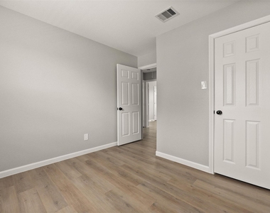 4106 White Street - Photo Thumbnail 5