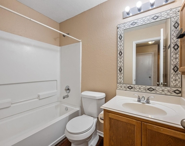 9106 Laguna Rio - Photo Thumbnail 18
