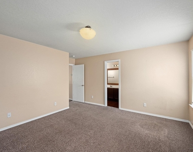 9106 Laguna Rio - Photo Thumbnail 3