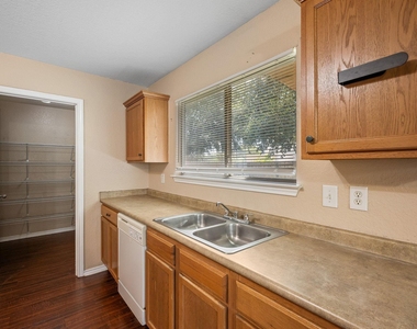 9106 Laguna Rio - Photo Thumbnail 15