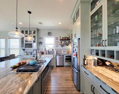 1001 Bamar Lane - Photo Thumbnail 6