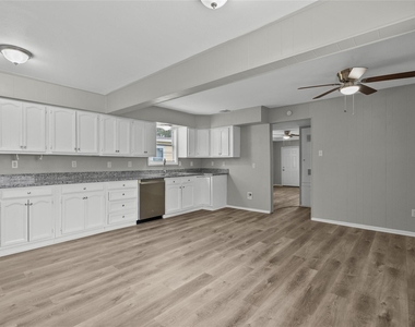1004 S 2nd Street - Photo Thumbnail 7
