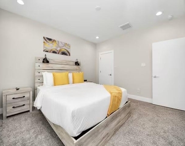 5935 Beall Street - Photo Thumbnail 17