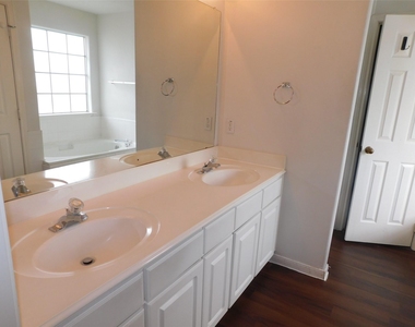 2710 Grants Lake Boulevard - Photo Thumbnail 7