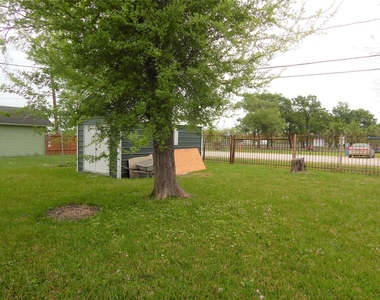 1305 Jennifer Lane - Photo Thumbnail 8