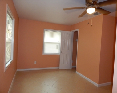 1305 Jennifer Lane - Photo Thumbnail 6