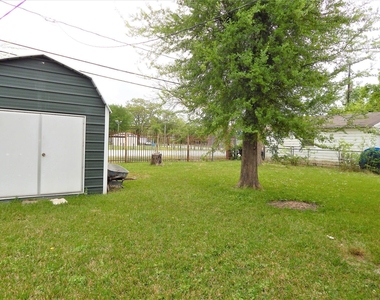 1305 Jennifer Lane - Photo Thumbnail 7