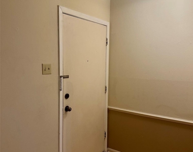 7600 Burgoyne Road - Photo Thumbnail 12