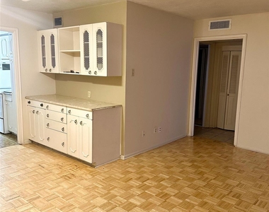 7600 Burgoyne Road - Photo Thumbnail 7
