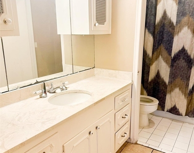 7600 Burgoyne Road - Photo Thumbnail 5