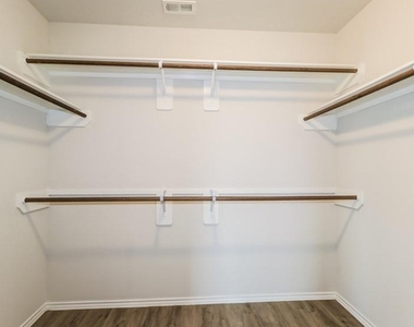2646 Lina Drive - Photo Thumbnail 13