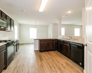 2646 Lina Drive - Photo Thumbnail 3