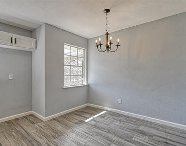 8623 Valley Forest Drive - Photo Thumbnail 12