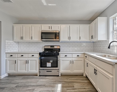 8623 Valley Forest Drive - Photo Thumbnail 17