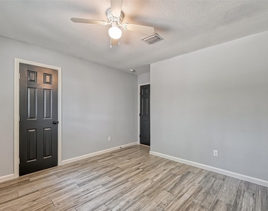 8623 Valley Forest Drive - Photo Thumbnail 22