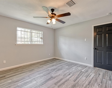 8623 Valley Forest Drive - Photo Thumbnail 26