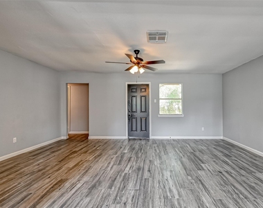 8623 Valley Forest Drive - Photo Thumbnail 11
