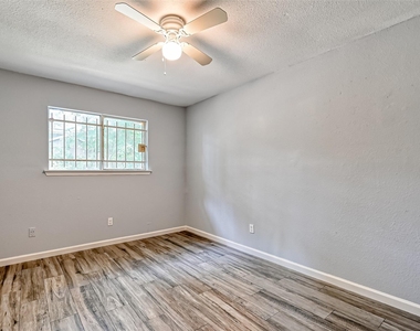 8623 Valley Forest Drive - Photo Thumbnail 18