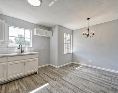 8623 Valley Forest Drive - Photo Thumbnail 16
