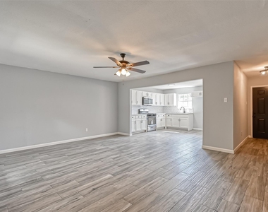 8623 Valley Forest Drive - Photo Thumbnail 8
