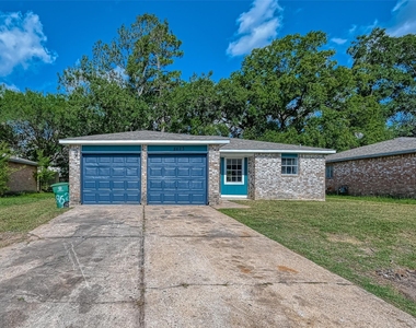 8623 Valley Forest Drive - Photo Thumbnail 2