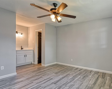 8623 Valley Forest Drive - Photo Thumbnail 24