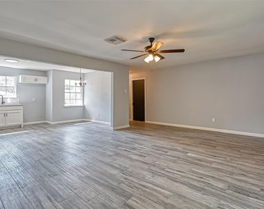 8623 Valley Forest Drive - Photo Thumbnail 9