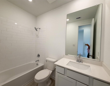 2503 Pine Bluff Drive - Photo Thumbnail 13
