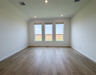2503 Pine Bluff Drive - Photo Thumbnail 5