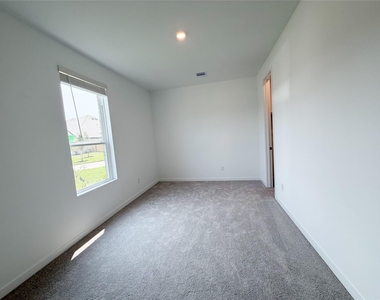 2503 Pine Bluff Drive - Photo Thumbnail 12