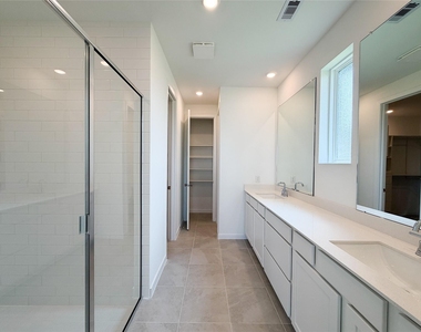 2503 Pine Bluff Drive - Photo Thumbnail 6