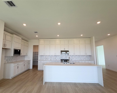 2503 Pine Bluff Drive - Photo Thumbnail 3