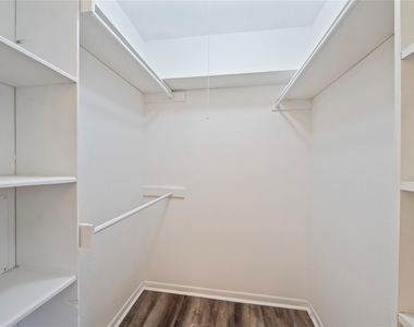 2906 Heatherwood Drive - Photo Thumbnail 16