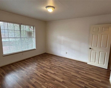 7600 Burgoyne Road - Photo Thumbnail 4