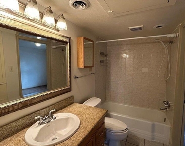 7600 Burgoyne Road - Photo Thumbnail 6