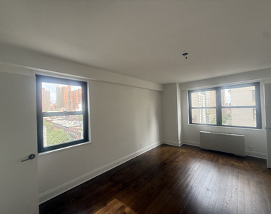 400 East 89th Street - Photo Thumbnail 10